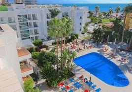 Vista de la zona de piscinas de un hotel de la Costa del Sol.