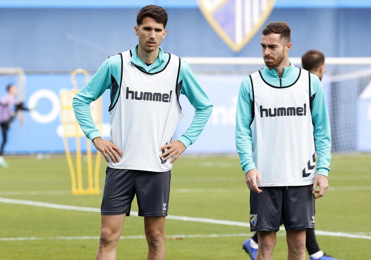 Juanpe y Juan Hernández , juntos en un entrenamiento del Málaga esta temporada.