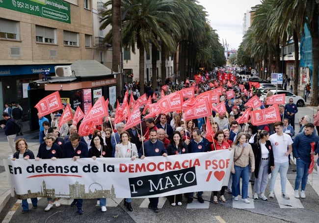 Manifestantes del PSOE, con Dani Pérez a la cabeza.