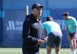 Sergio Pellicer, en el entrenamiento del Málaga este viernes.