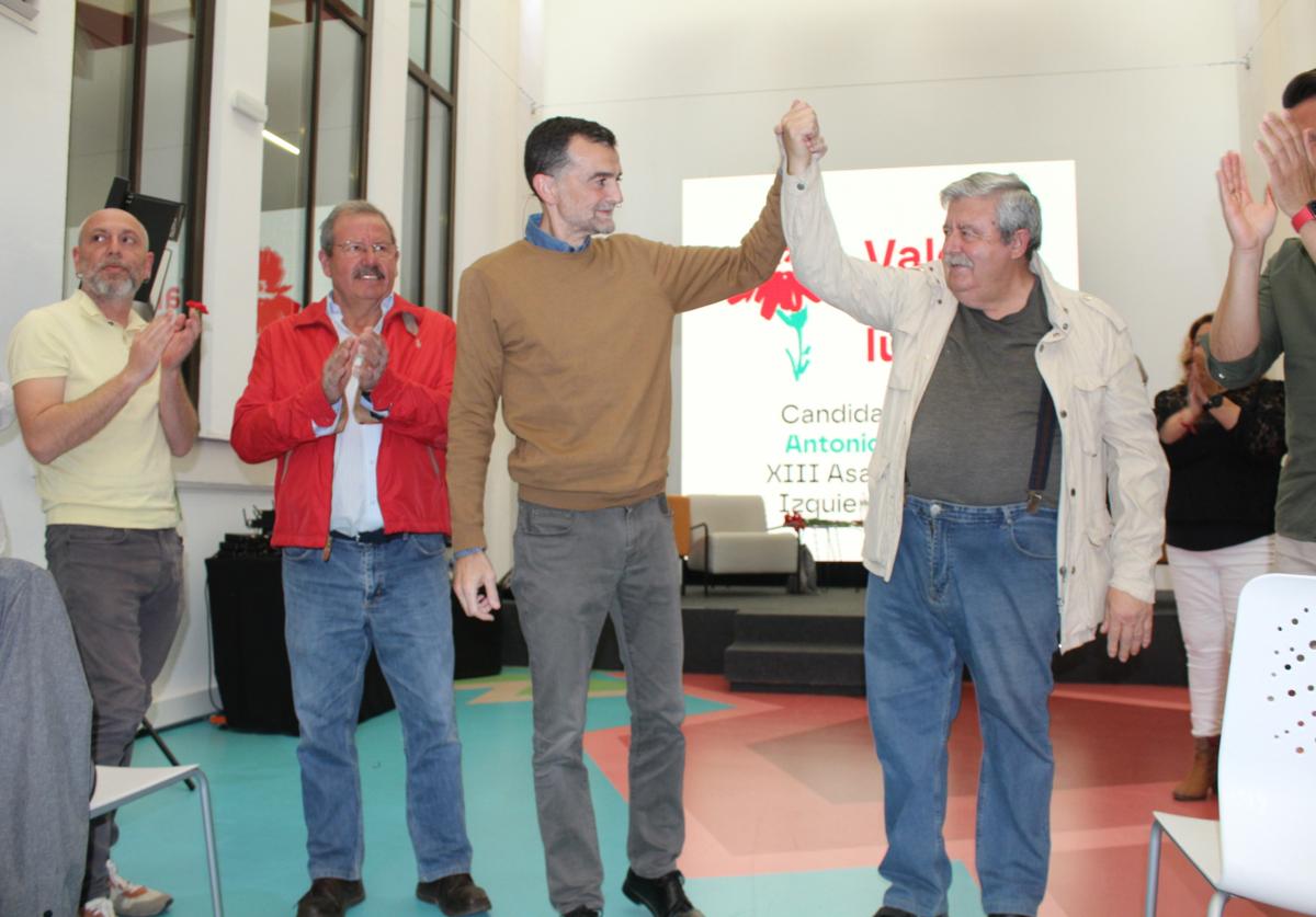 Antonio Maíllo, en el acto para presentar su candidatura, en el Polo Digital de Málaga, junto a Antonio Romero.