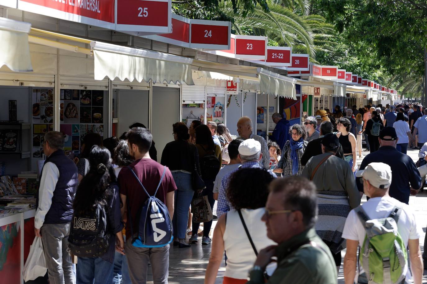 Jornada del sábado en la Feria del Libro de Málaga en el parque