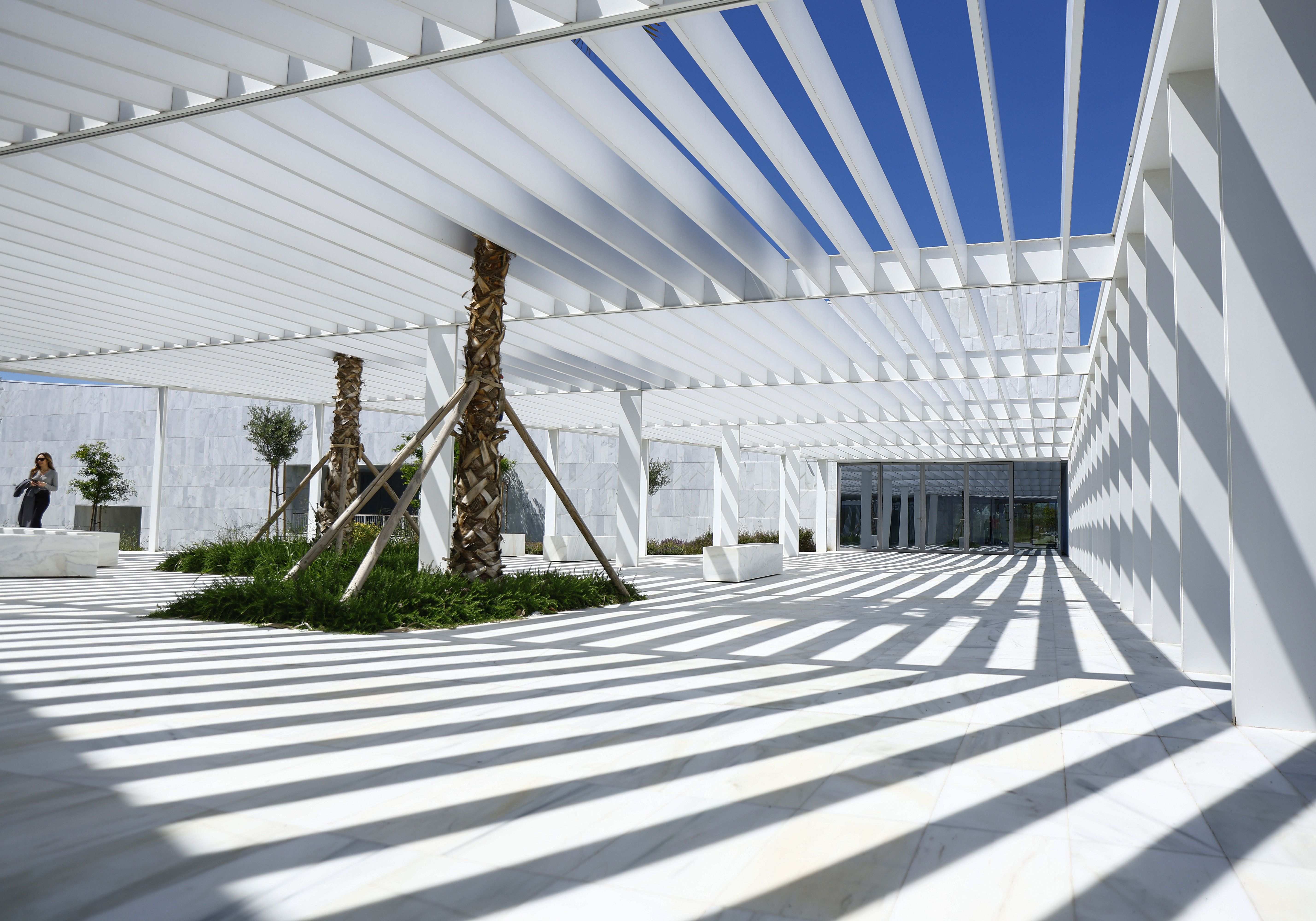 El diseño arquitectónico de este nuevo complejo se centra en el carácter clásico de los edificios destinados a instituciones públicas y de enseñanza. Es por esto que el edificio de Pabellón de Gobierno presenta plantas rectangulares cuyo protagonismo se centra en sus dos patios centrales con carácter de claustro.