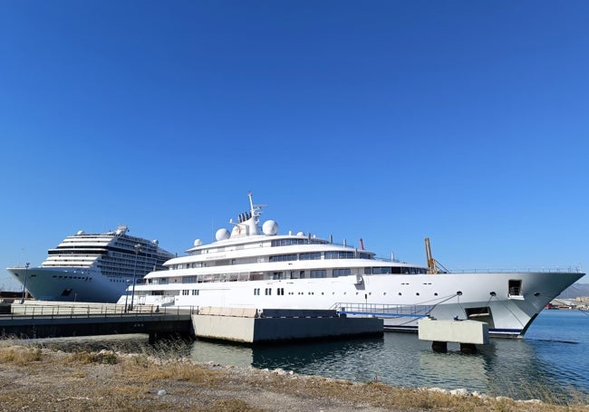 El Golden Odyssey está amarrado cerca de la Casa de Botes.