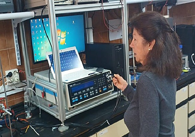 Juana Benavente, en el laboratorio.