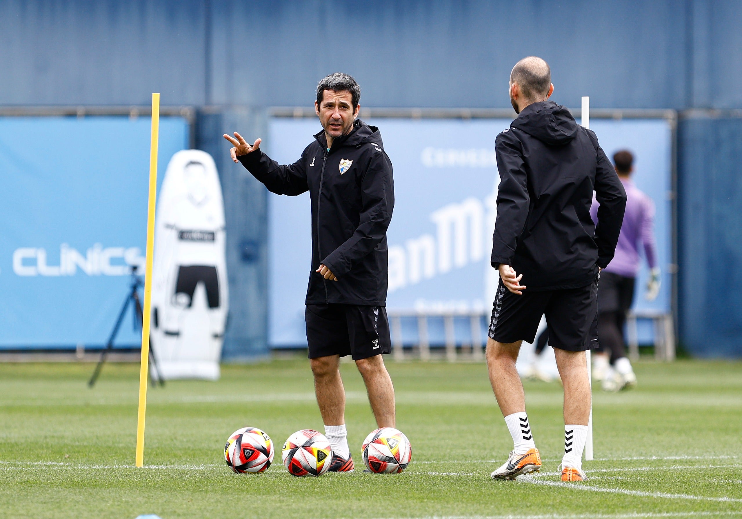 Lacomba, en un entrenamiento del Málaga junto a Julio Rodríguez.