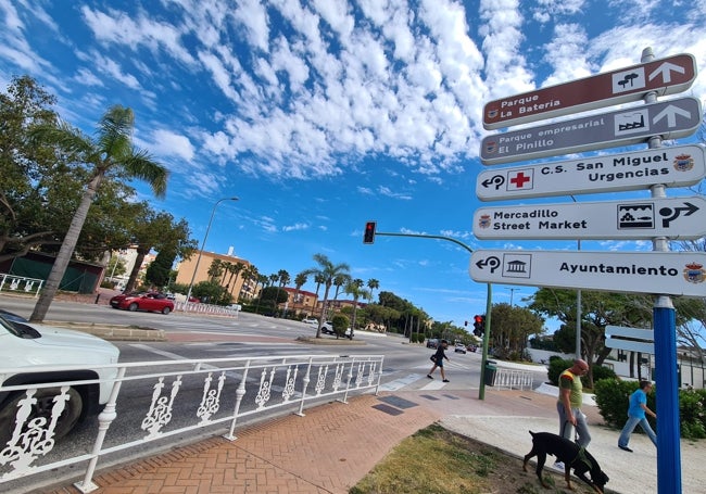 Cruce en la avenida Alcalde Miguel Escalona Quesada, cerca de El Pozuelo.