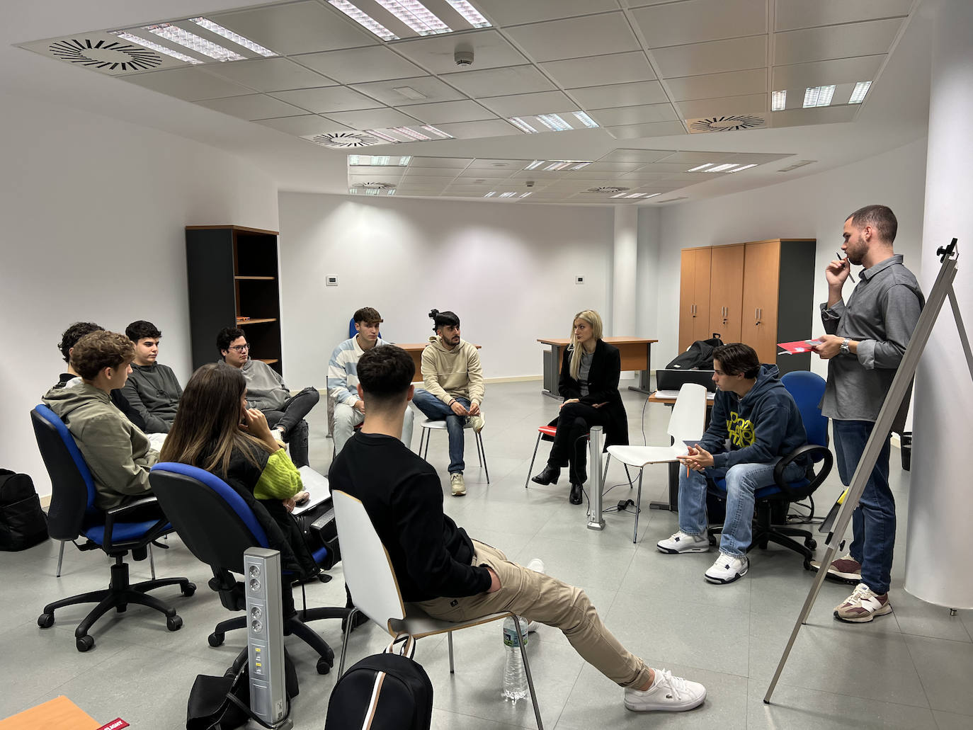 LEINNers trabajando en equipo en el TeamLabs de Málaga.