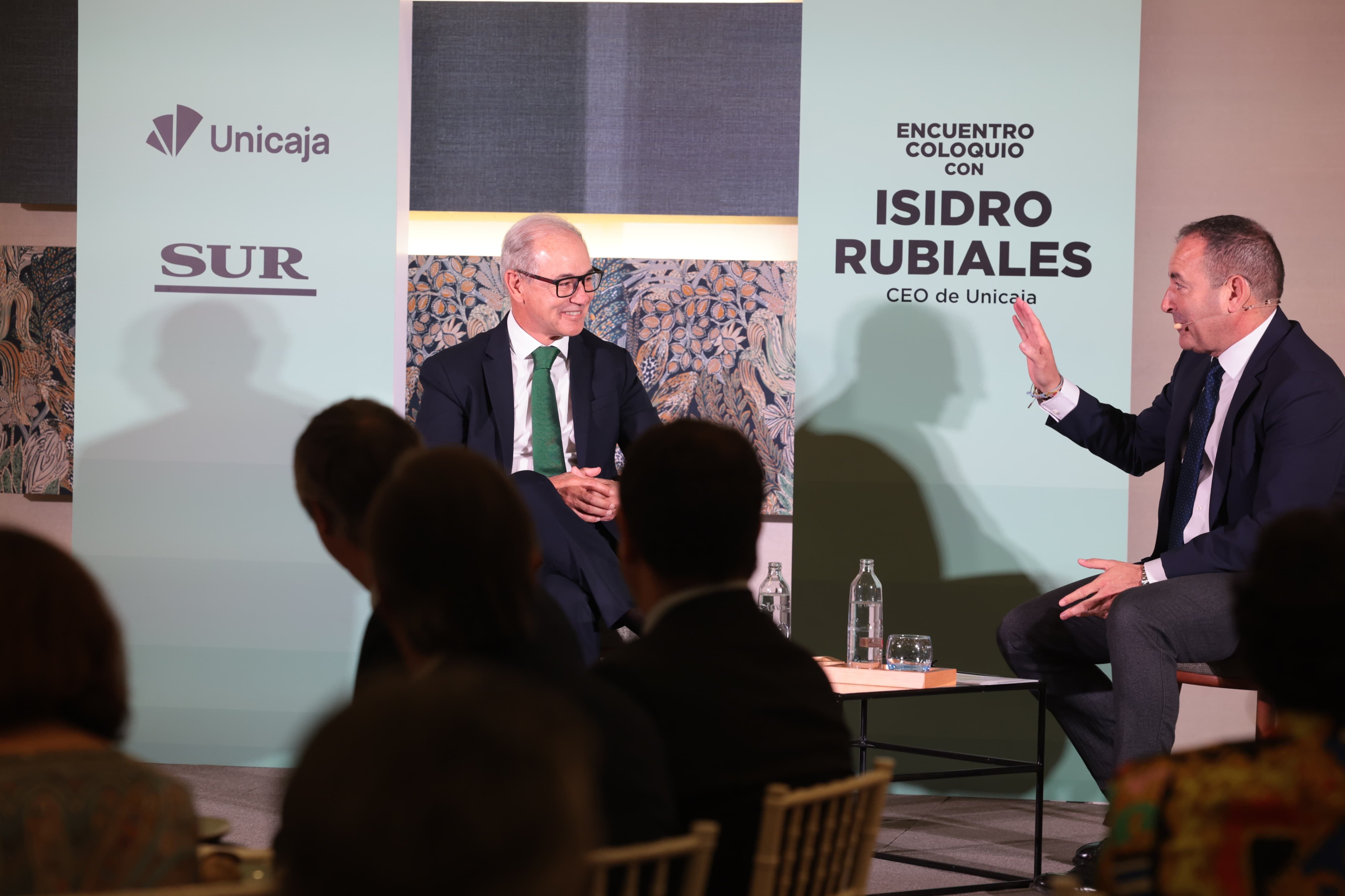 Isidro Rubiales entrevistado por el director de este periódico, Manolo Castillo, en el Foro SUR.