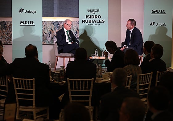 El CEO de Unicaja, Isidro Rubiales, contesta a preguntas de Manolo Castillo.