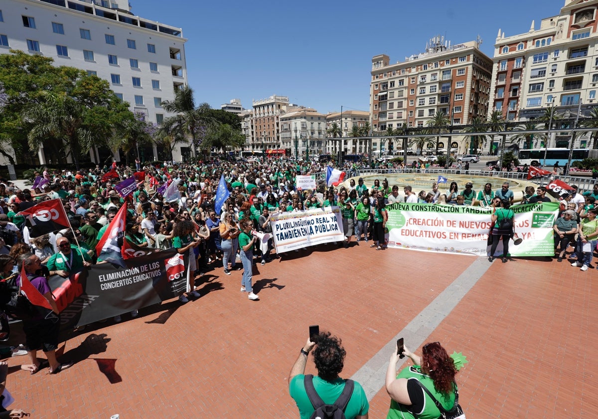 La manifestación ha terminado poco después de la una de la tarde en la plaza de La Marina.