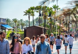 El paseo marítimo de Torremolinos en plena ebullición.