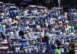 Aficionados del Málaga animan en La Rosaleda en un partido de esta temporada.