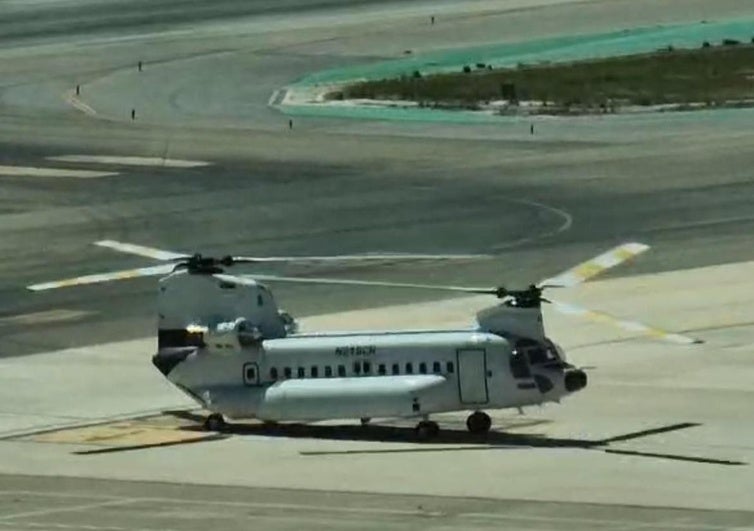 Uno de los dos helicópteros que han hecho escala hoy en Málaga.