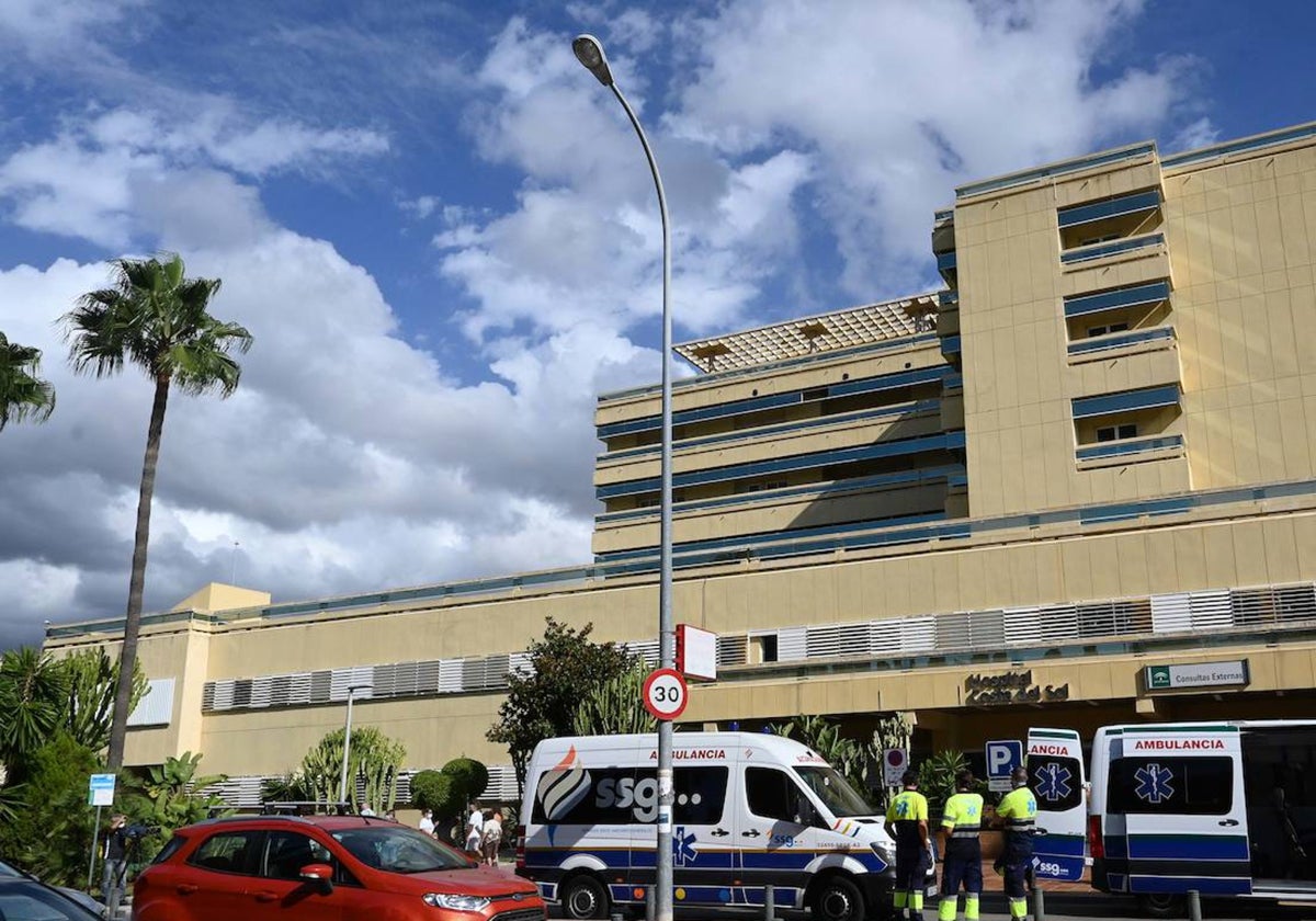 Uno de los jóvenes fue evacuado al Hospital Costa del Sol en estado grave.