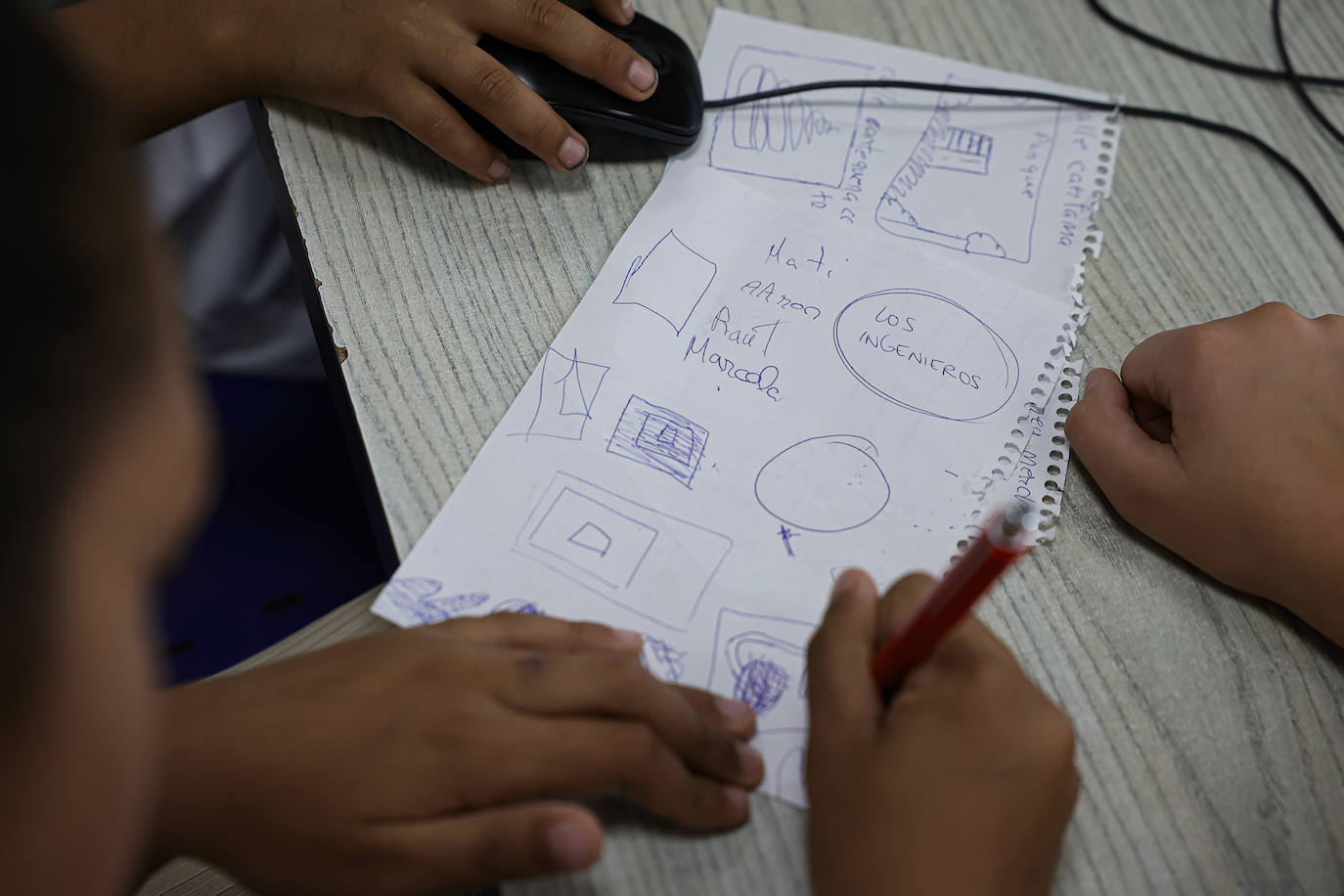 Imagen secundaria 1 - Detalle de los proyectos de algunos de los grupos infantiles participantes.