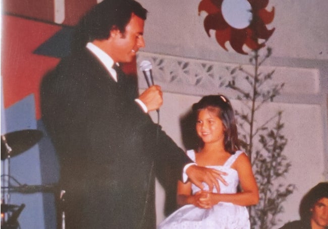 Julio Iglesias con su hija en el escenario de Tivoli.