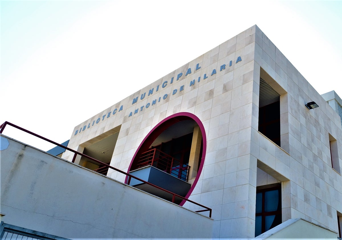 Biblioteca Municipal Pública `Antonio de Hilaria´.