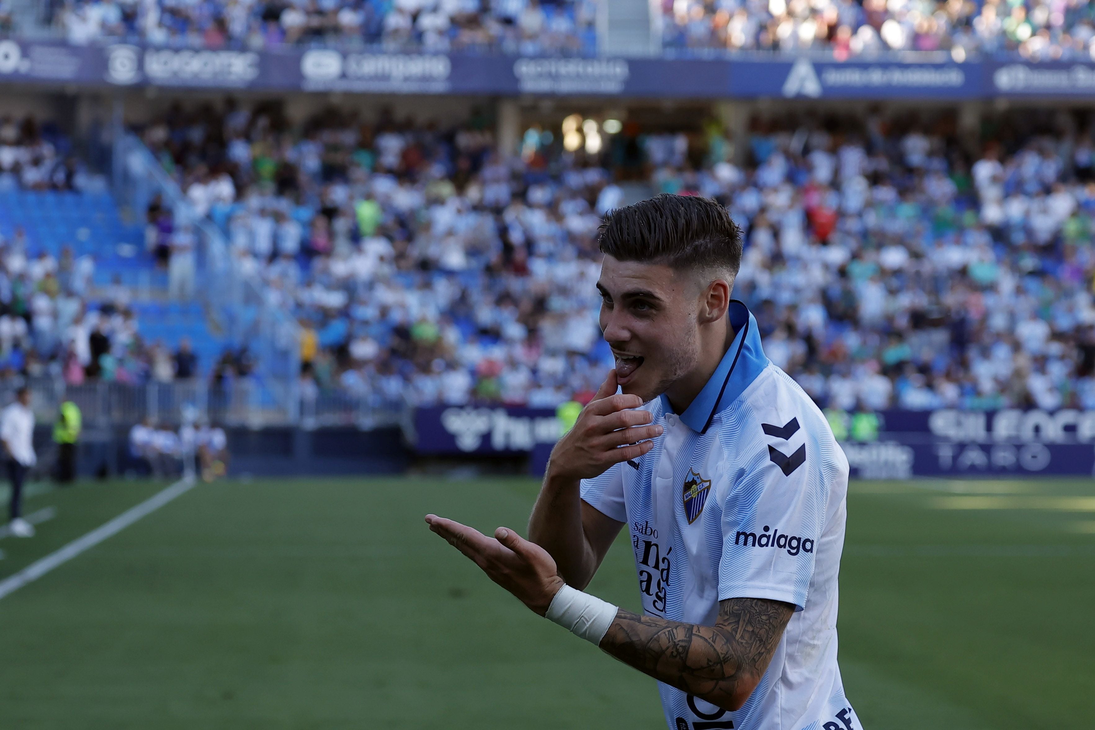 Roberto celebra su gol ante el Antequera.