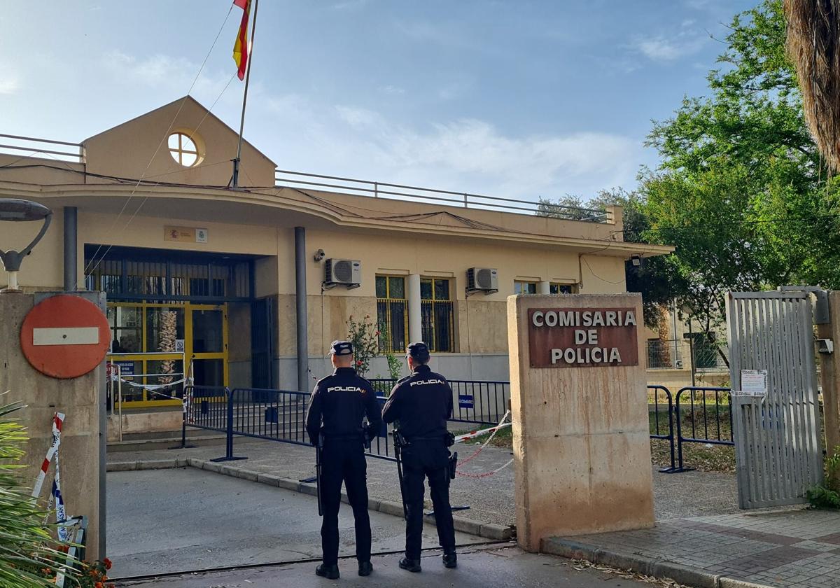 Los arrestados habrían sustraído bicicletas, televisiones y otros objetos de valor que revendían más tarde en tiendas de segunda mano.