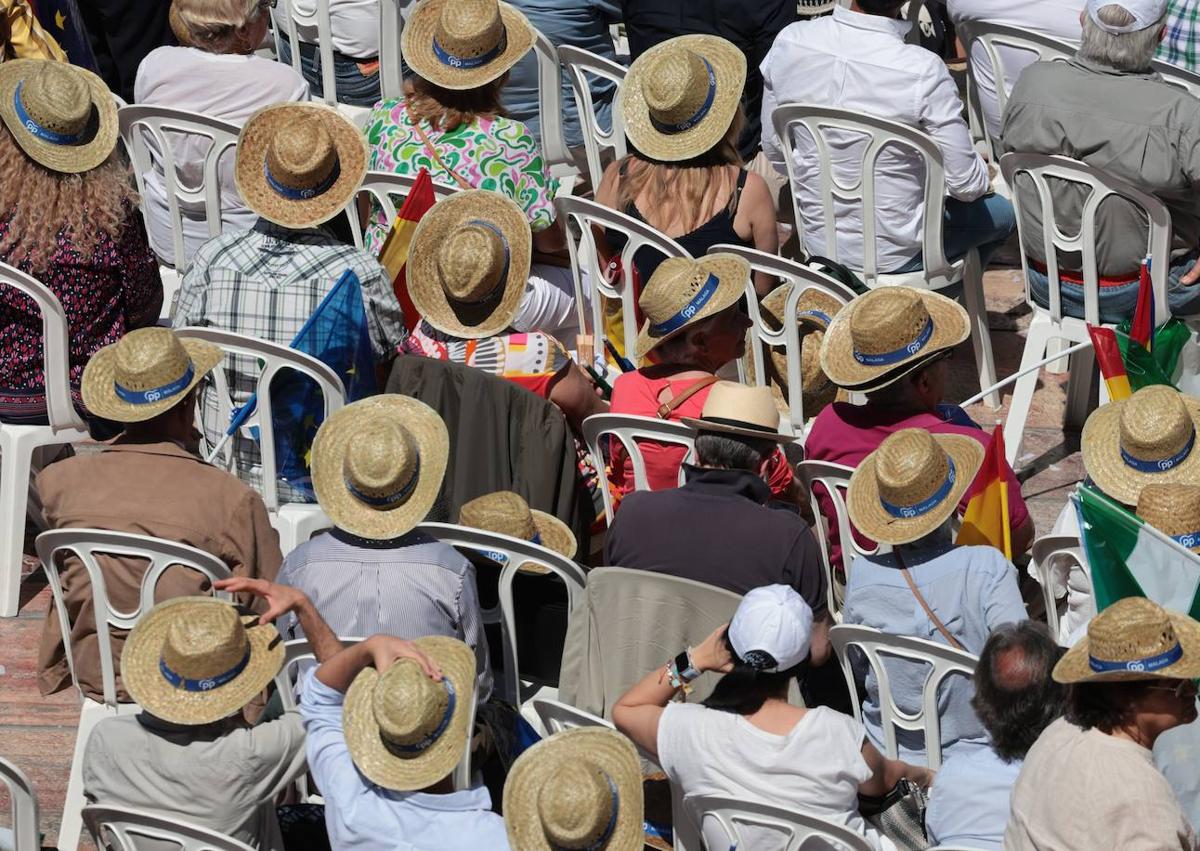 Imagen secundaria 1 - El PP cifra en 5.000 los asistentes al acto de Feijóo en Málaga