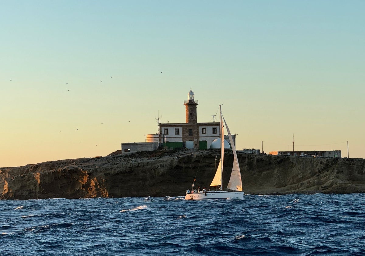 Benahavís tomando la isla de Alborán por babor, a las 21.00 horas del viernes.