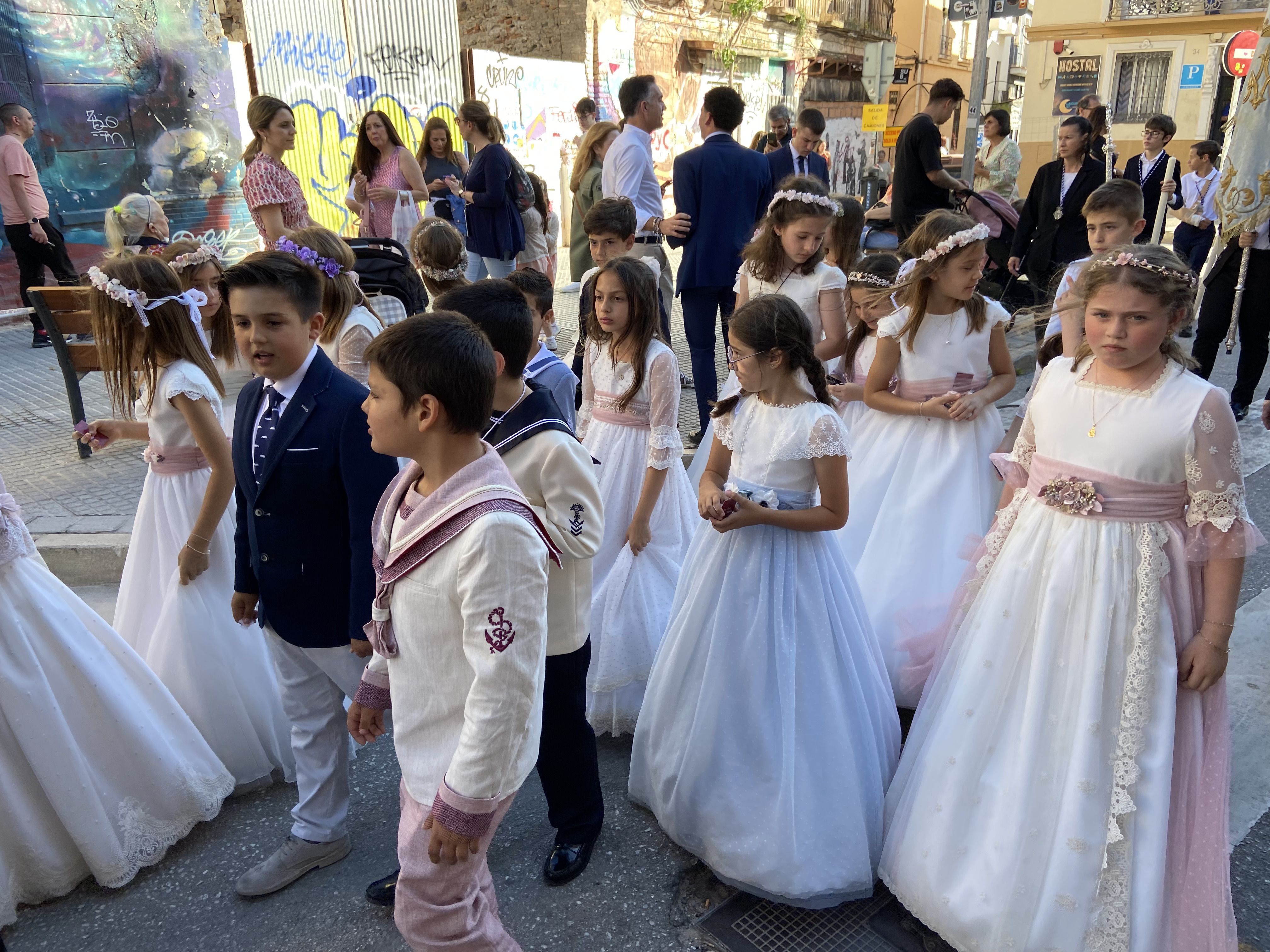 La Virgen del Rocío recorre su barrio por Pentecostés