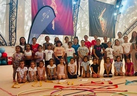 Alumnas de gimnasia rítmica.