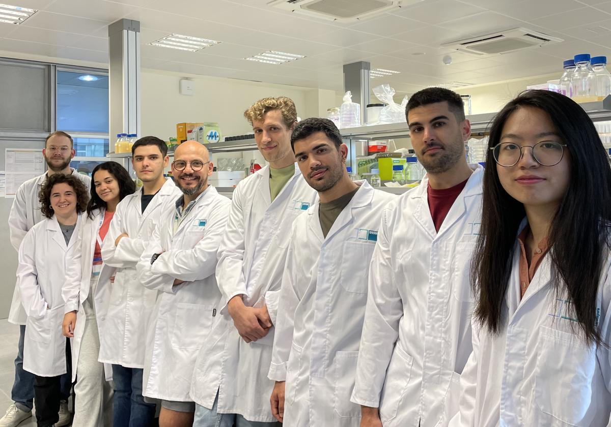 El equipo de 'bacLife' en el laboratorio del IHSM.