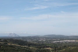 Esta ruta ofrece una amplia panorámica del Peñón de Gibraltar y del Valle del Guadiaro.