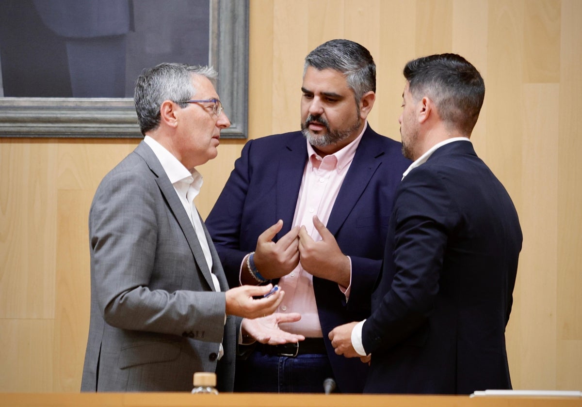 Francisco Salado, Josele González y Cristóbal Ortega, esta mañana.