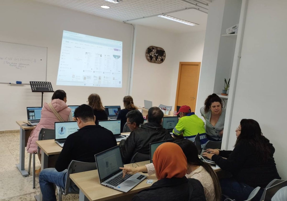 Alrededor de 70 alumnos han participado en el área de orientación sociolaboral de la Asociación Yo Soy Tú.