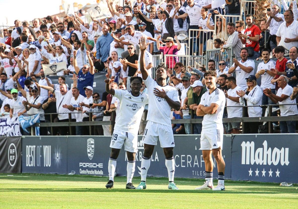 Los jugadores del Marbella celebran un gol en las semifinales.