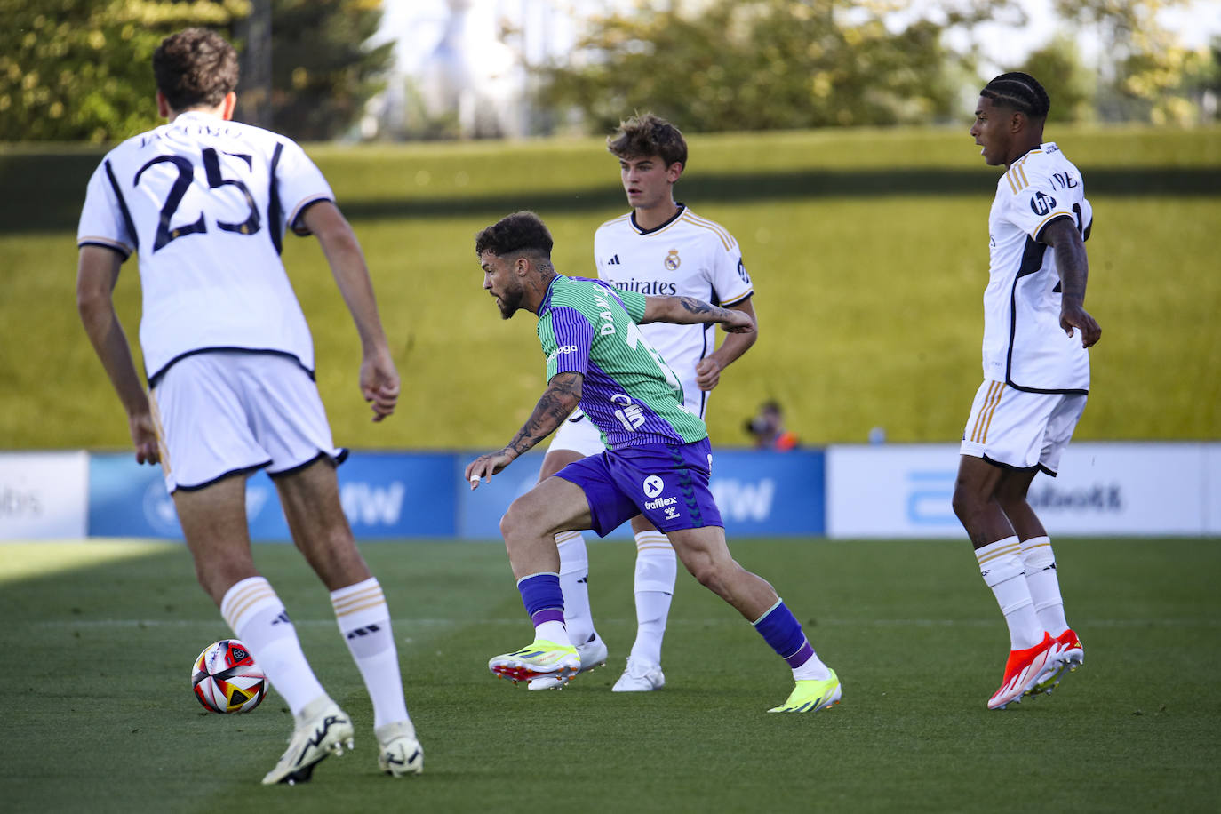 El Real Madrid Castilla-Málaga, en imágenes