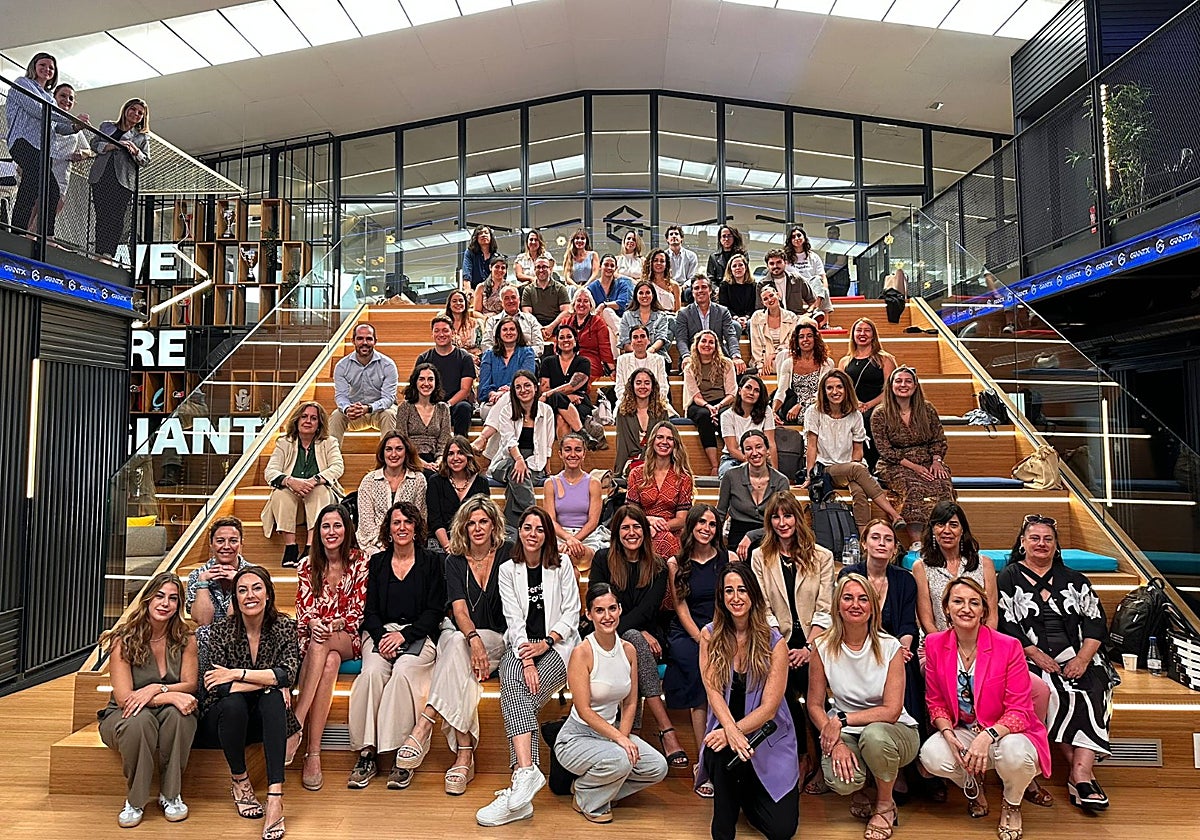 Foto de familia de los participantes en el encuentro Female Founders Day Málaga.