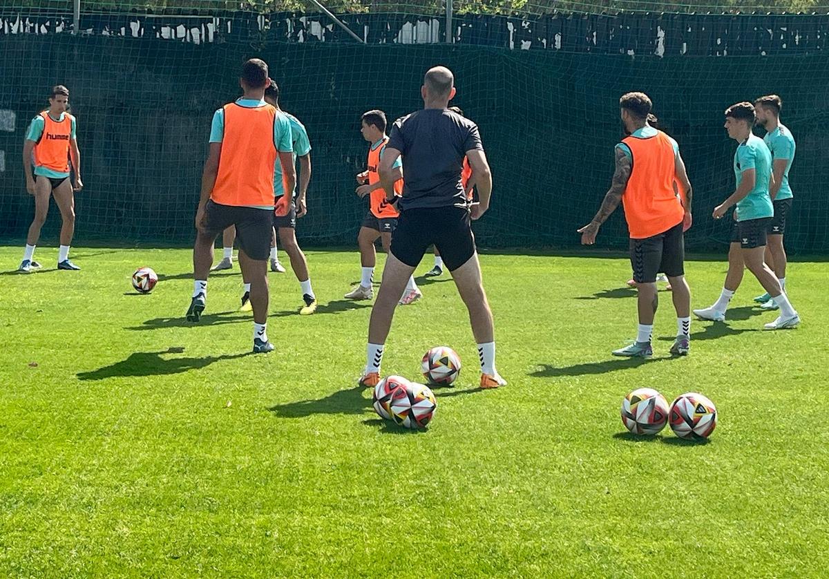 Única imagen de la sesión de entrenamiento del Málaga en las instalaciones de Marbella Football Center este miércoles, que se desarrolló a puerta cerrada.