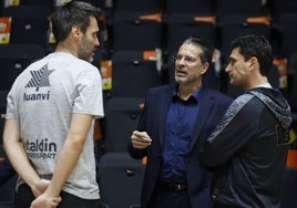 Pedro Martínez, en el centro de la imagen.