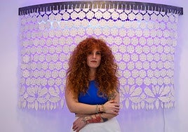 Paloma de la Cruz, con la pieza 'Luz de noche para la abuela'.