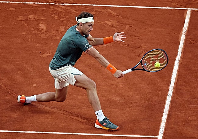 Una volea de Casper Rudd, este jueves.