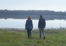 Teresa Ribera y Juanma Moreno, en Doñana el pasado noviembre.