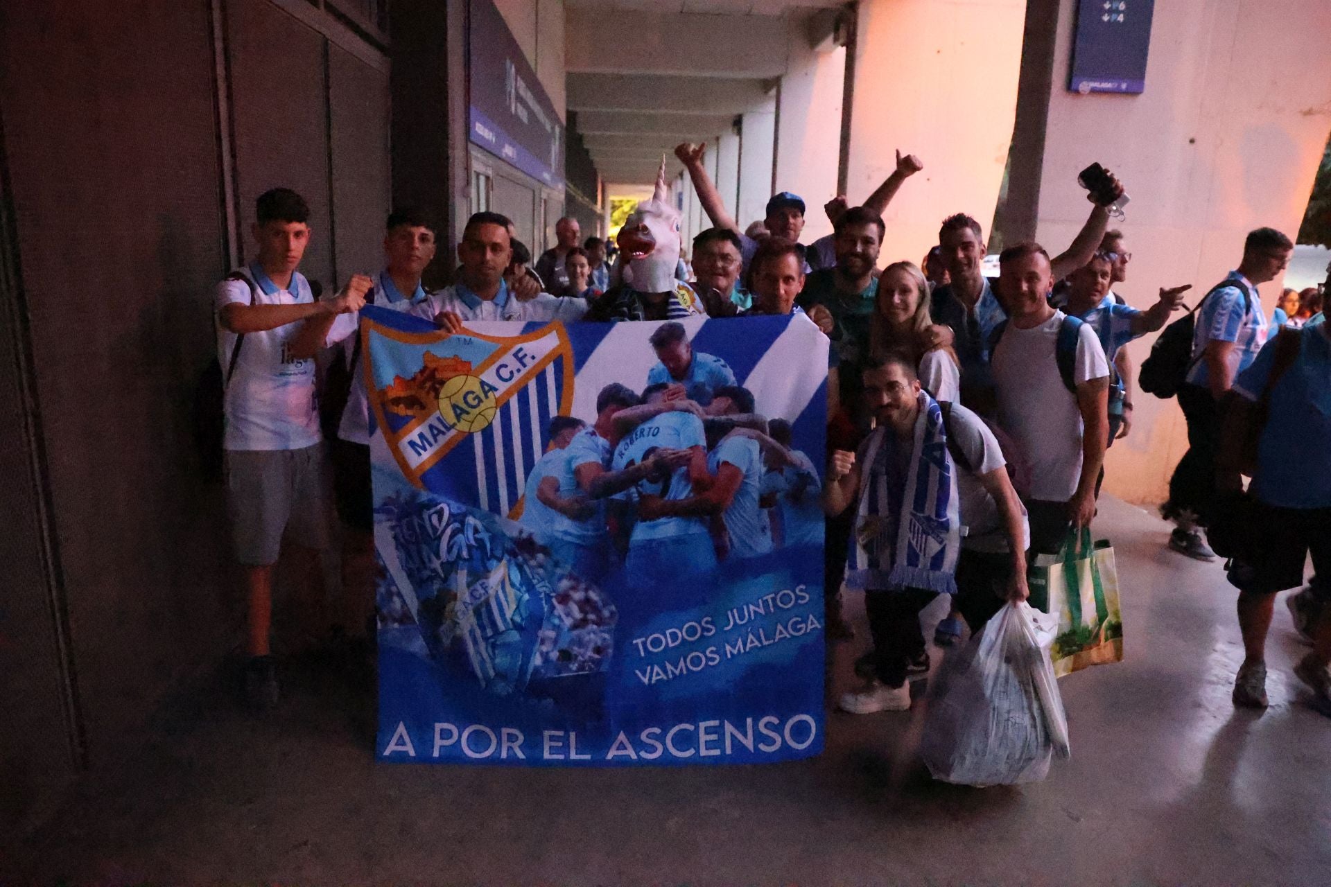 La salida en autobús a Vigo de los aficionados malaguistas, en imágenes