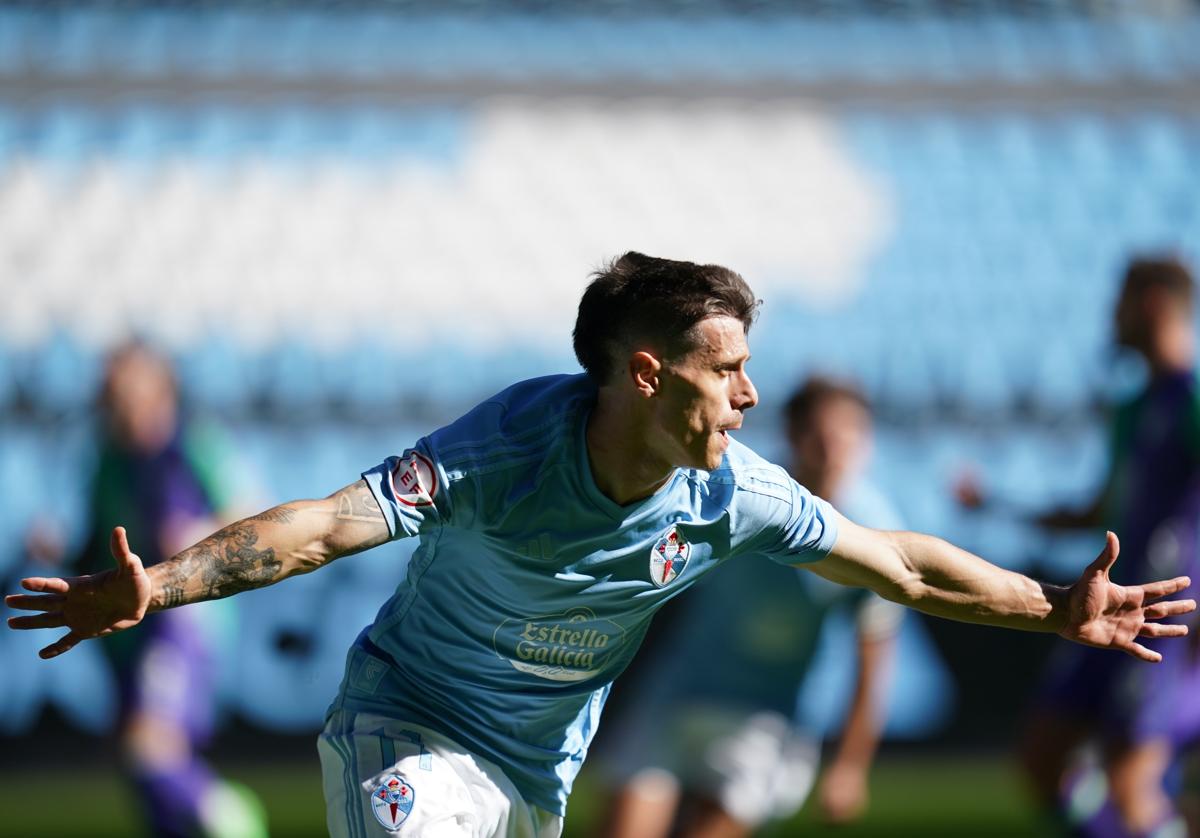 El delantero del Celta de Vigo B, Alfon, celebra su gol contra el Málaga. Es el máximo anotador del equipo con 14 tantos esta temporada.