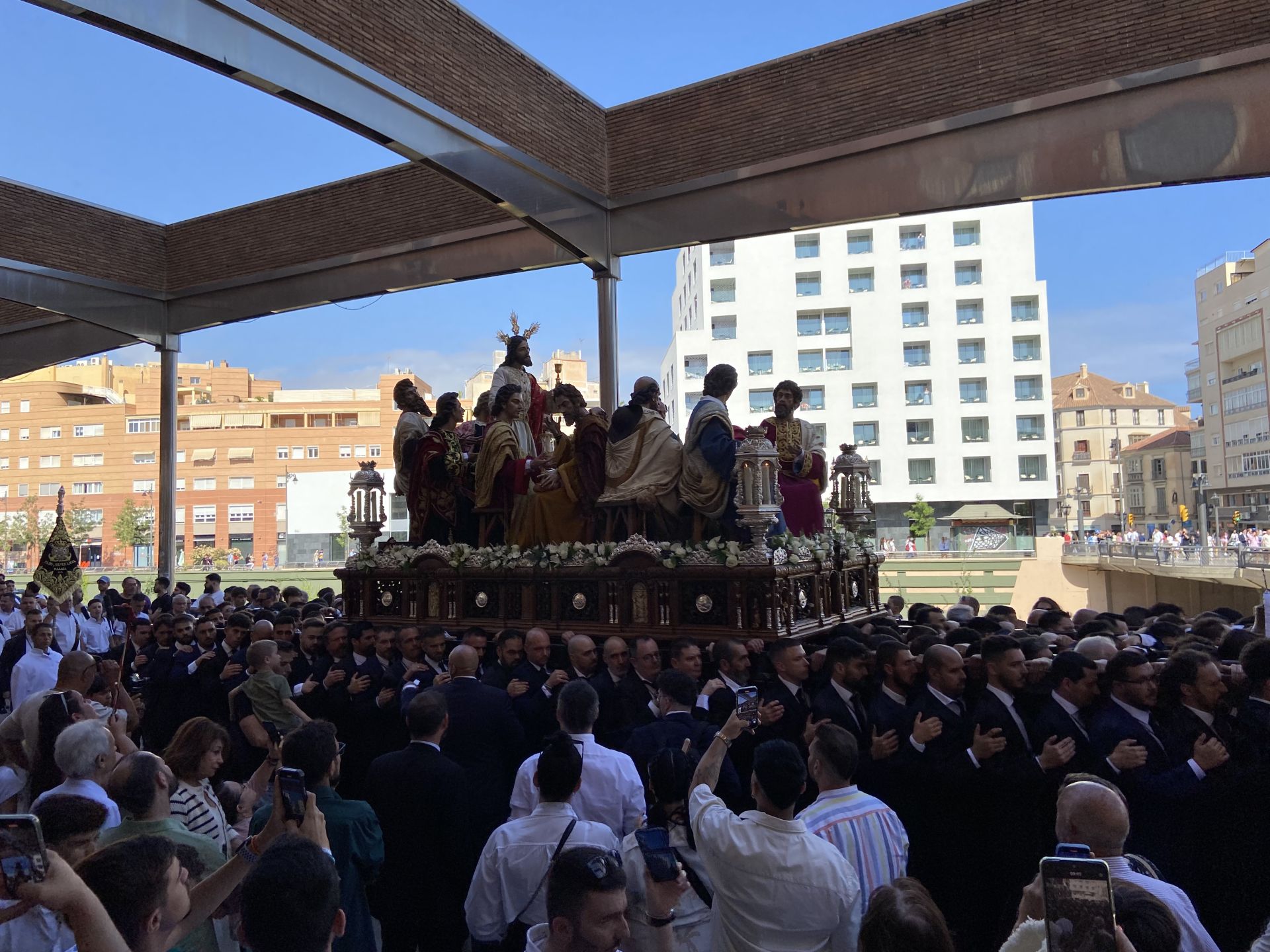 Traslado de los titulares de la Cena al Centro de Málaga