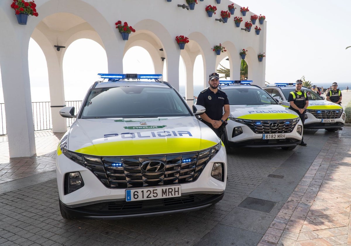 Imagen de los tres nuevos vehículos de la Policía Local en Nerja.