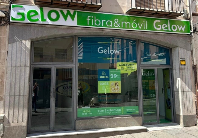 Fachada de la nueva tienda de Gelow en Antequera, frente a Cines El Torcal.