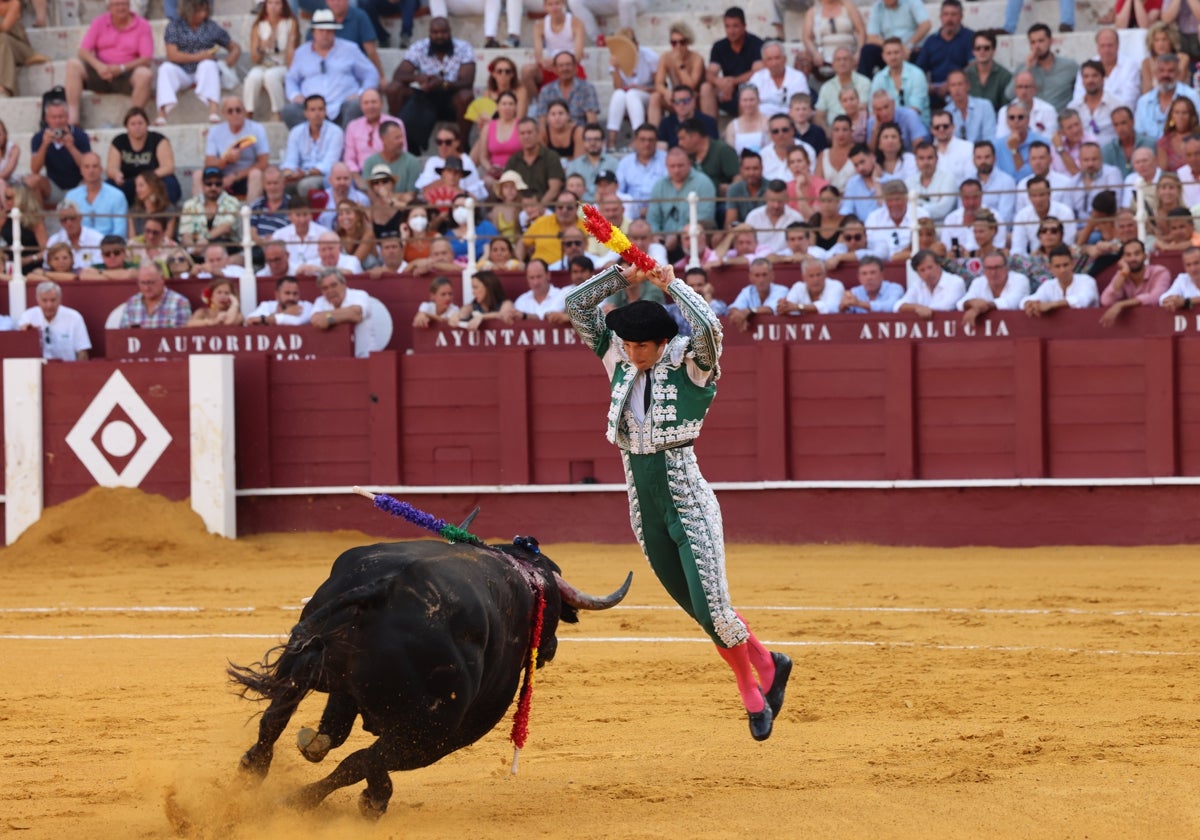 Tercio de banderillas en la última feria taurina de Málaga.