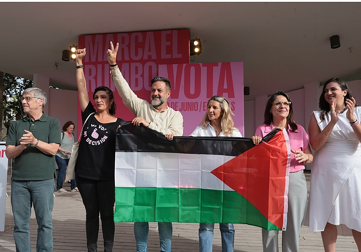 Walter Baier, Toni Morillas, Manu Pineda, Yolanda Díaz, Esther Gil y Mar González, de izquierda a derecha, esta tarde en Málaga.
