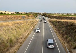 Imagen de la A-356 o Carretera del Arco a su paso por Vélez-Málaga, donde se producen atascos a diario.