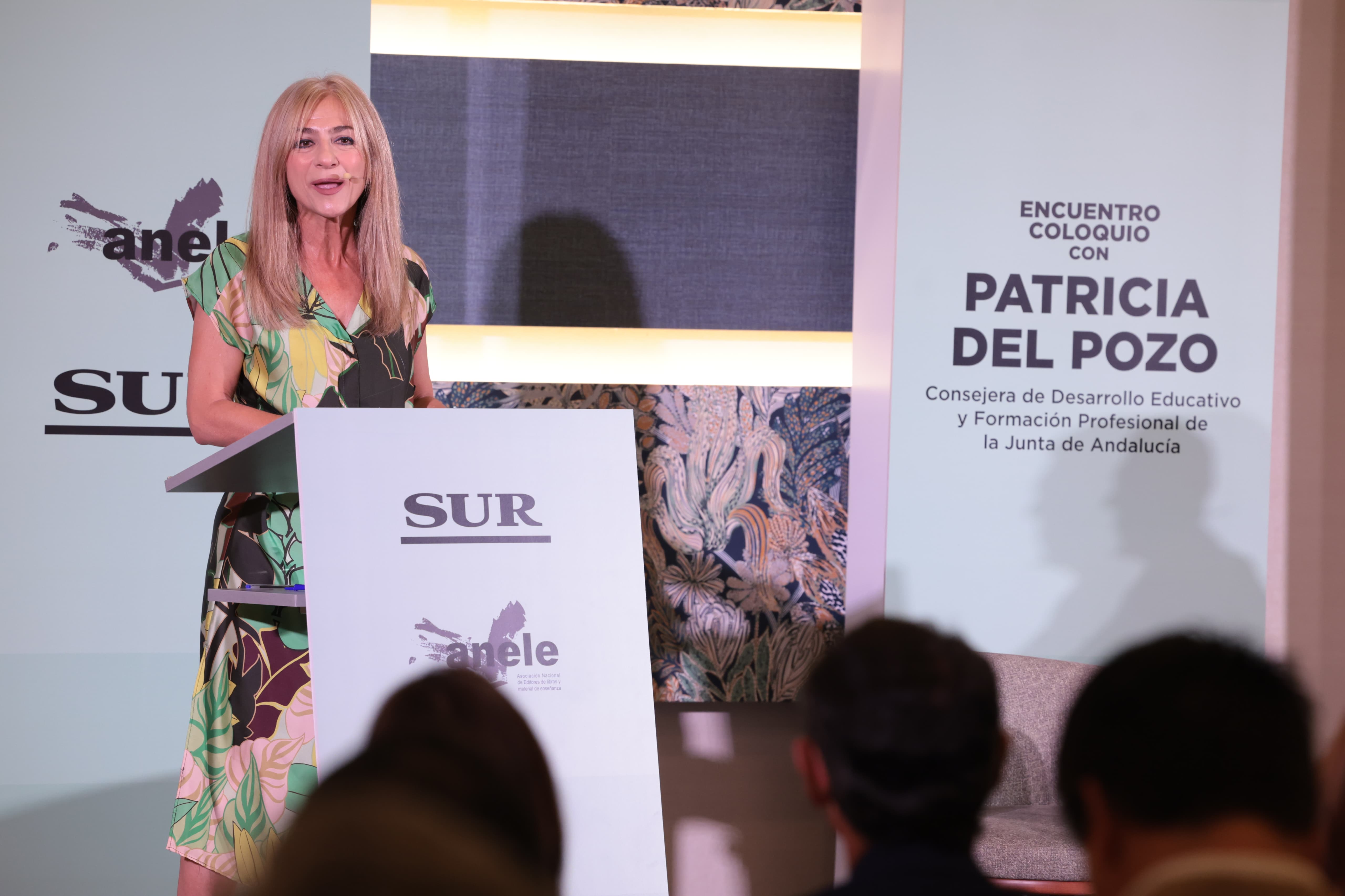El encuentro-coloquio con la consejera Patricia del Pozo, en imágenes