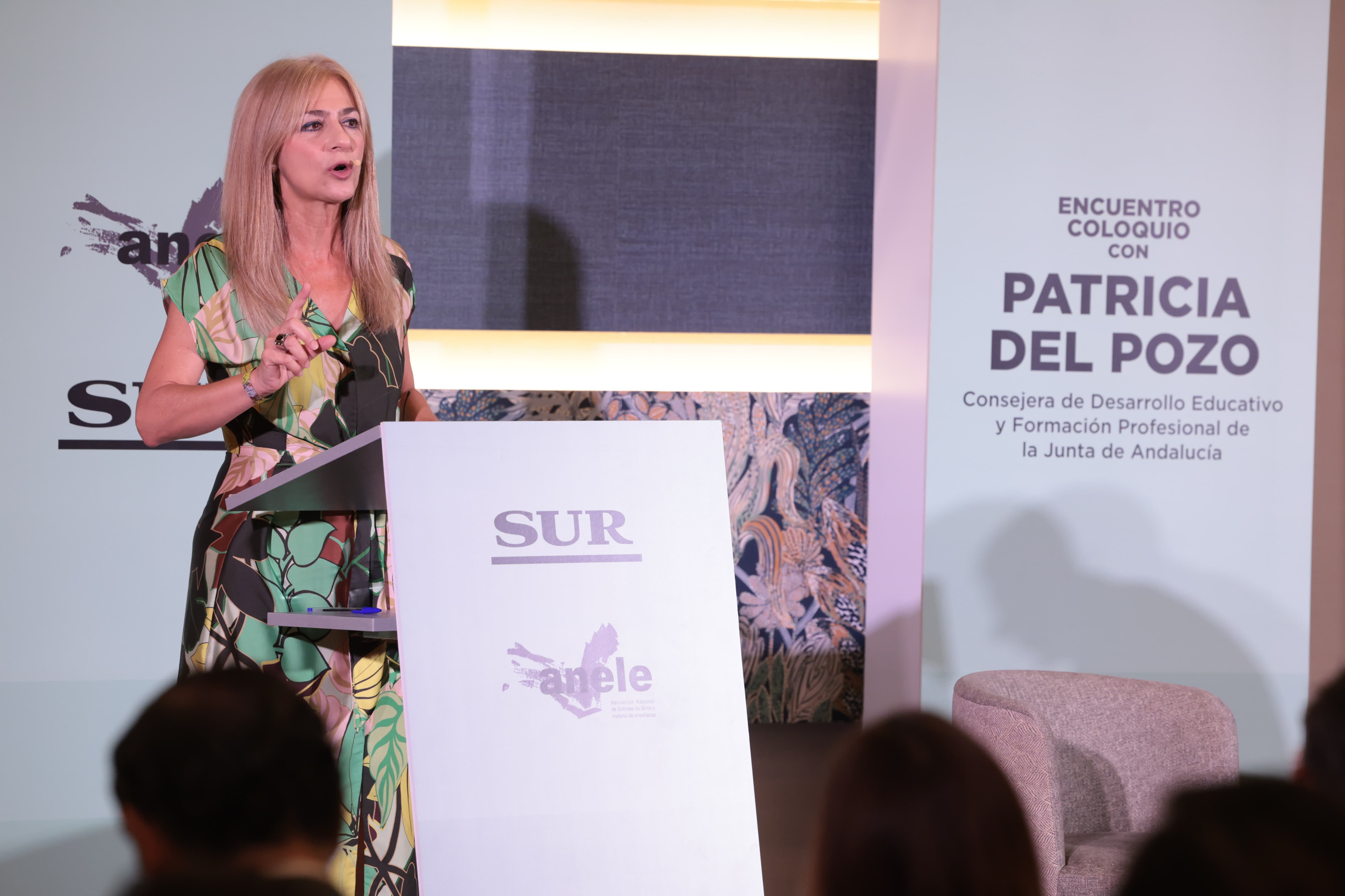 El encuentro-coloquio con la consejera Patricia del Pozo, en imágenes